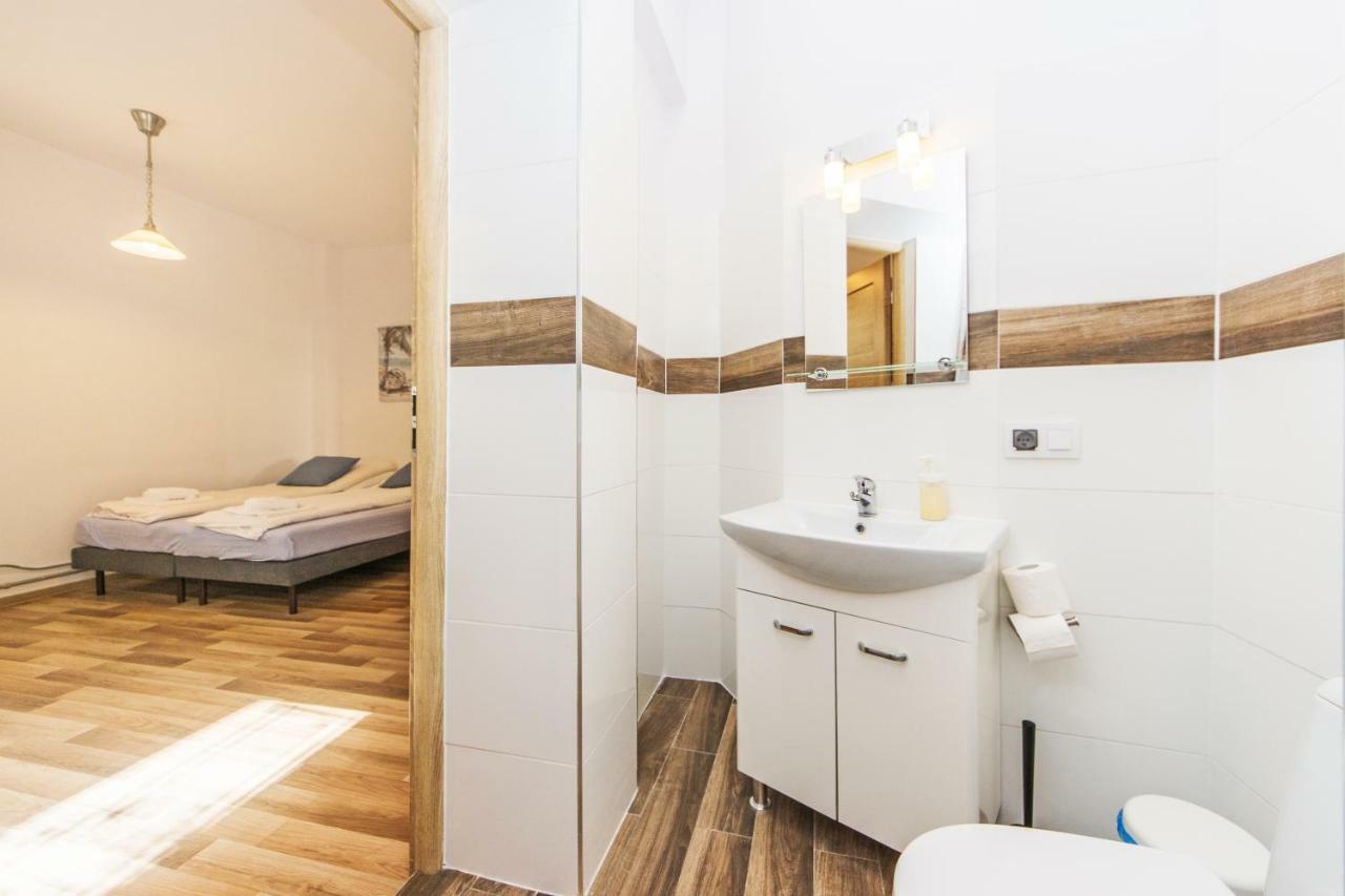 Bed & Breakfast Karat Ii